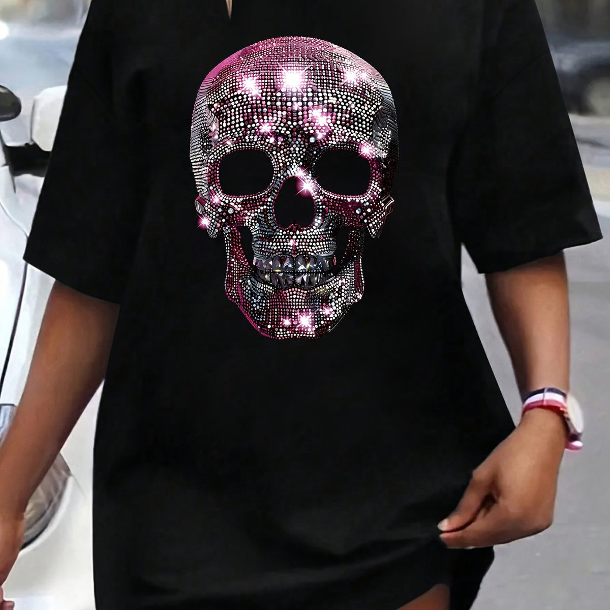 Damen PKDZE Oversized T-Shirt mit heruntergezogenen Schultern - Schwarz mit rosa Pailletten-Skull-Graphic, lässiges Sommer-T-Shirt mit Relaxed Fit, atmungsaktives Statement-Top, maschinenwaschbares Alltags-Shirt für Partys & Freizeitkleidung