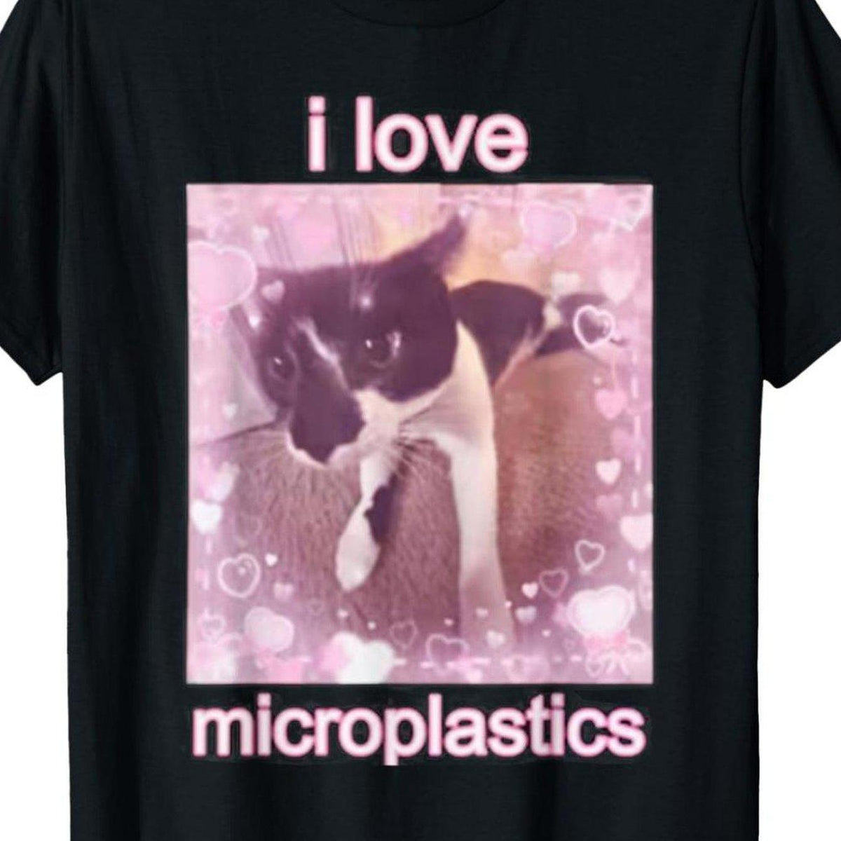 Men's Casual Short Sleeve T-Shirt - I Love Microplastics Cat Graphic with Pink Hearts, Black Regular Fit Round Neck Tee, Machine Washable All-Season Comfort, Relaxed Outfit | Playful Design | Nontransparent Fabric