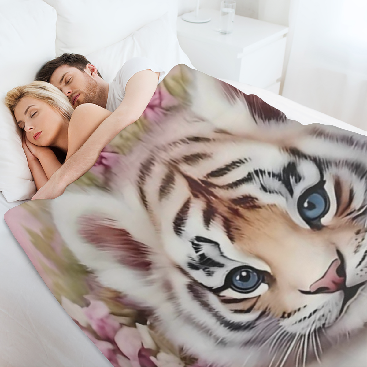 1pieza Tigre Pequeo y Esponjoso con Flores Estampado Divertido Manta de Franela, Suave y Clida Manta Acogedora Amigable con la Piel Lavable en Mquina para Sof Cama Coche Camping Decoracin para el Hoga
