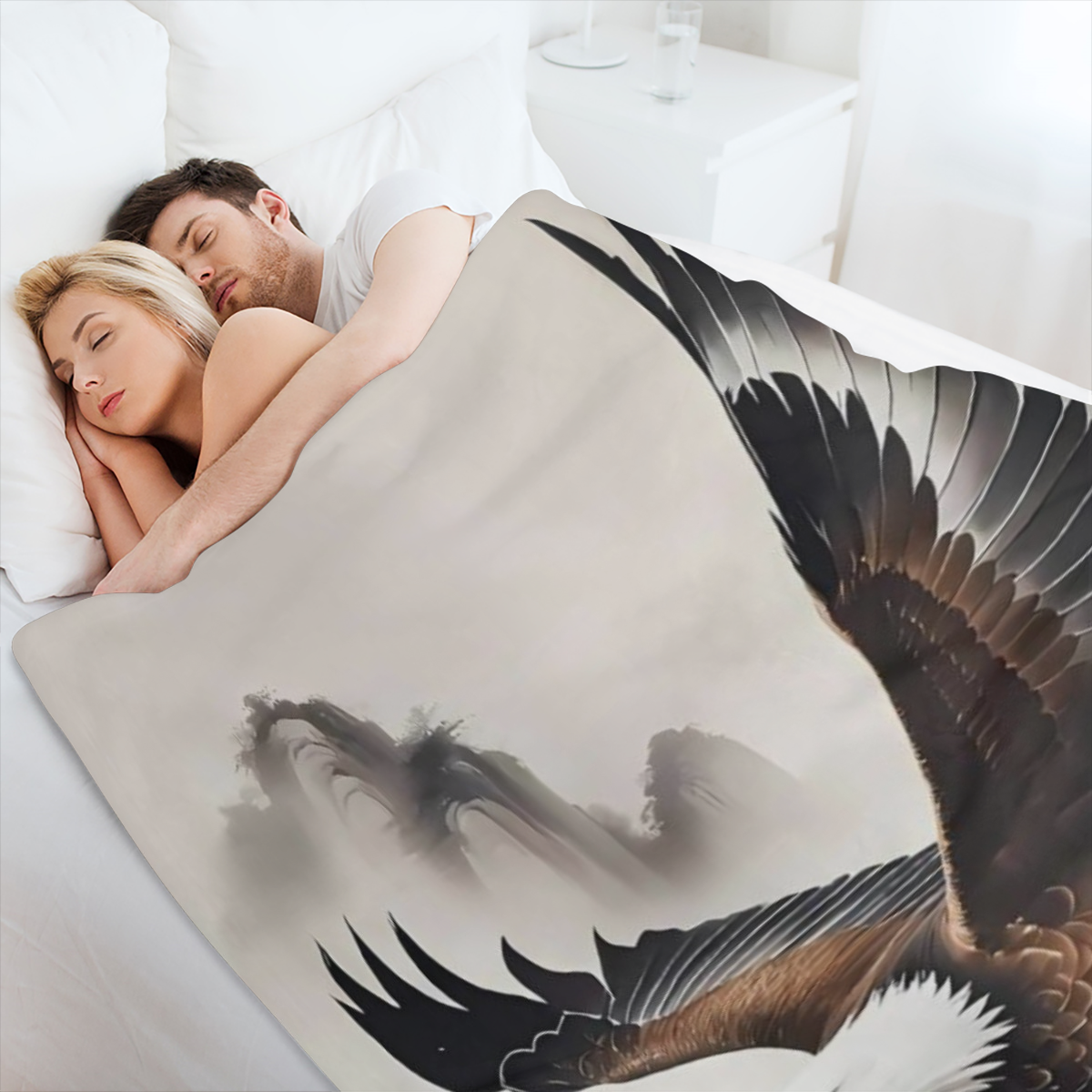 Cozy Eagle Print Throw Blanket - Soft Knitted Polyester Geometric Pattern Animal Theme Multipurpose All- Season Use Perfect for Outdoor Camping Sofa Office Living Room Decor and Snuggling Up on Chilly