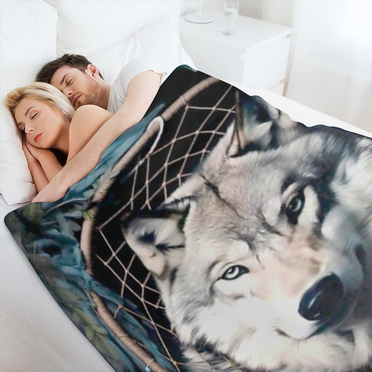 1pc Native American Wolf Dreamcatcher Design Flannel Blanket - Cozy Lightweight Throw with Feathers Beads Ideal for Bed Sofa Living Room Office Decor - All-Season Gift White