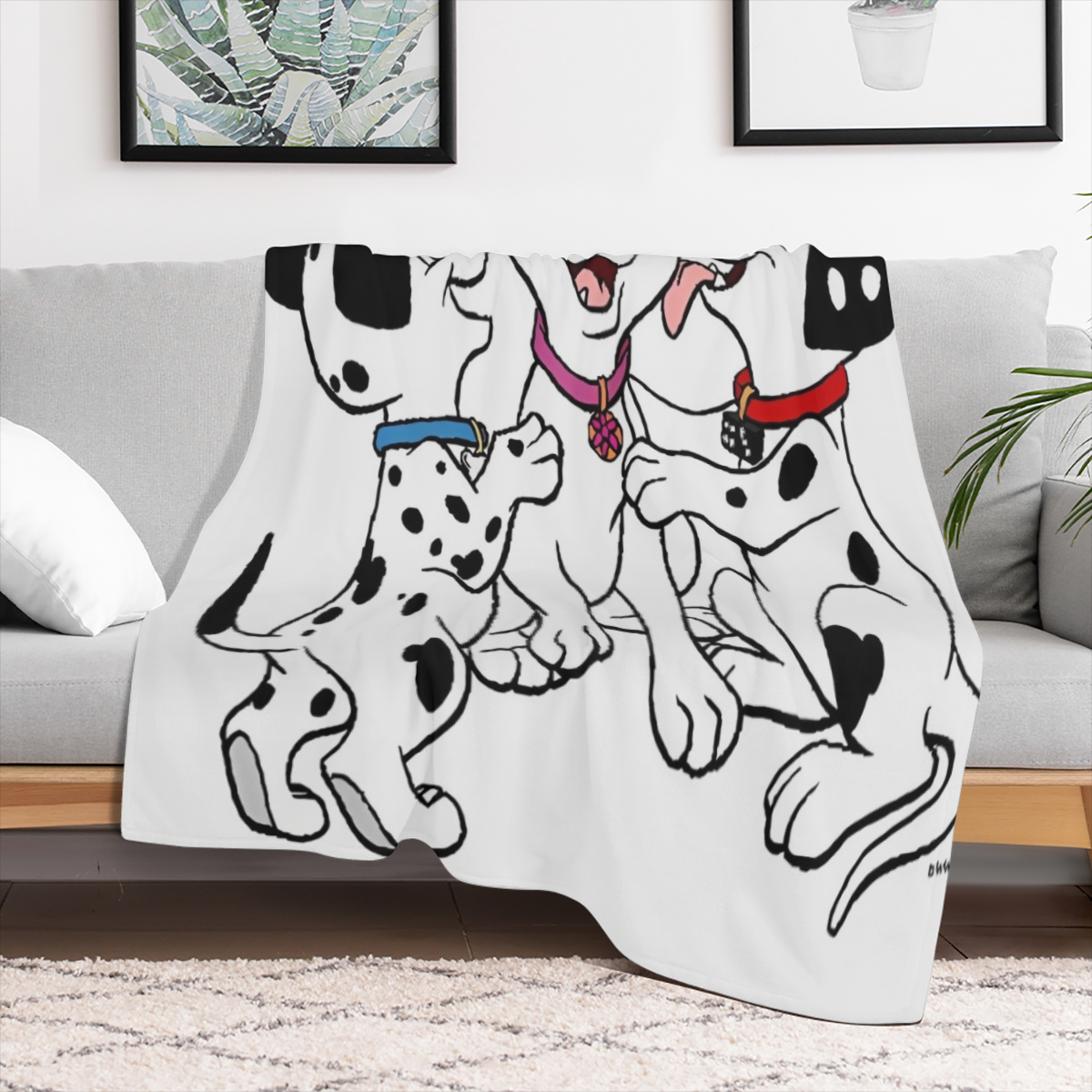 101 Dalmatians plush blanket, made of delicate material, without shedding hair or fading, with durable quality.,