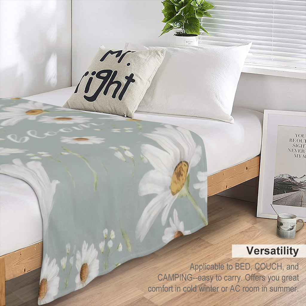 Cozy Daisy Pattern Soft Flannel Throw Blanket - All- Season Comfort Knit Polyester Lightweight Digital Print TV Blanket for Sofa 200- 250g Square Weight