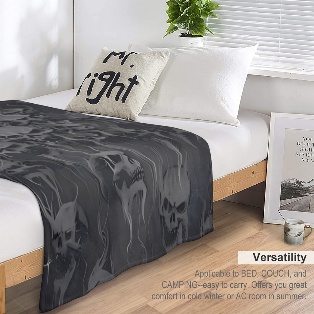 1pc Gothic Skull Print Flannel Fleece Throw Blanket - Vintage Style All-Season Cozy Ultra Soft Microfiber Lightweight Warm Digital Print Washable Ideal for Sofa Bed Office Camping Travel - 250-300gsm