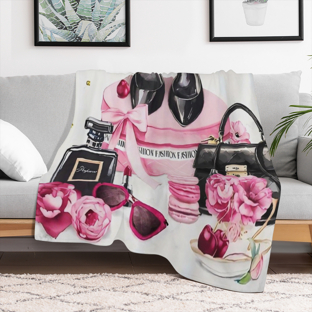 Luxurious White Flannel Throw Blanket with Chic High Heels & Fashion Accessories Print - Cozy, All-Season Home Decor for Couch or Bed, Perfect Gift Idea
