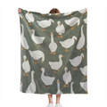 Luxuriously Soft Dark Green & White Goose Blanket - Elegant Flying Geese Pattern, All-Season Cozy Throw For Couch, Bed, Home Dec