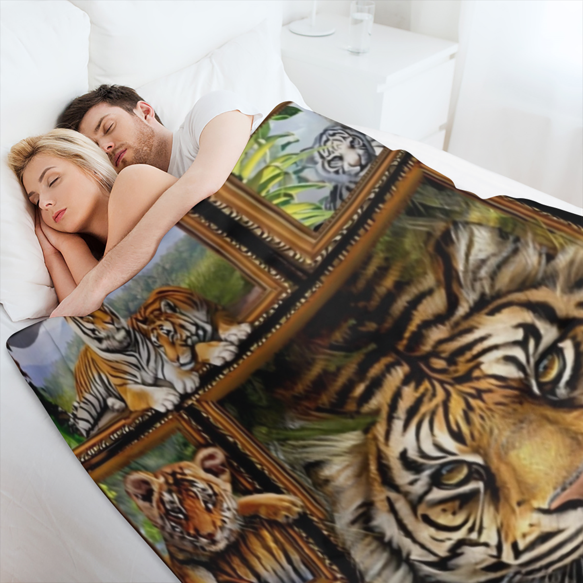 1pc Cozy Tiger Print Fleece Blanket - Soft Flannel Throw for Sofa, Bed, Travel, Camping, Living Room, Office, Couch, Chair - Warm, Lightweight, Digital Printing, Gift Idea for Family or Friends