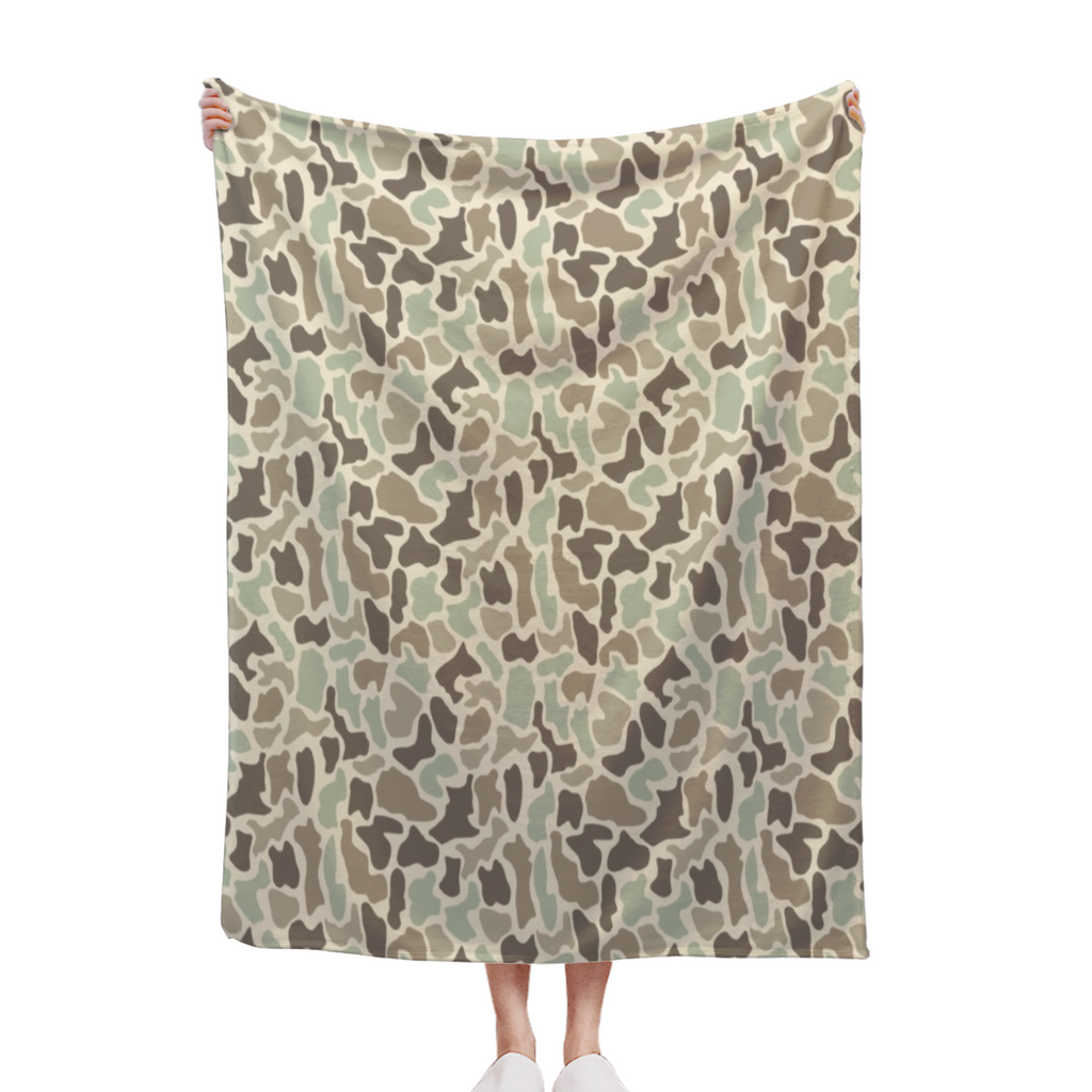 Vintage Duck Camo Throw Blanket, Retro Muted Green Brown Beige Hunting Camouflage Soft Flannel Blanket, Outdoor Rustic Cabin Home Decor