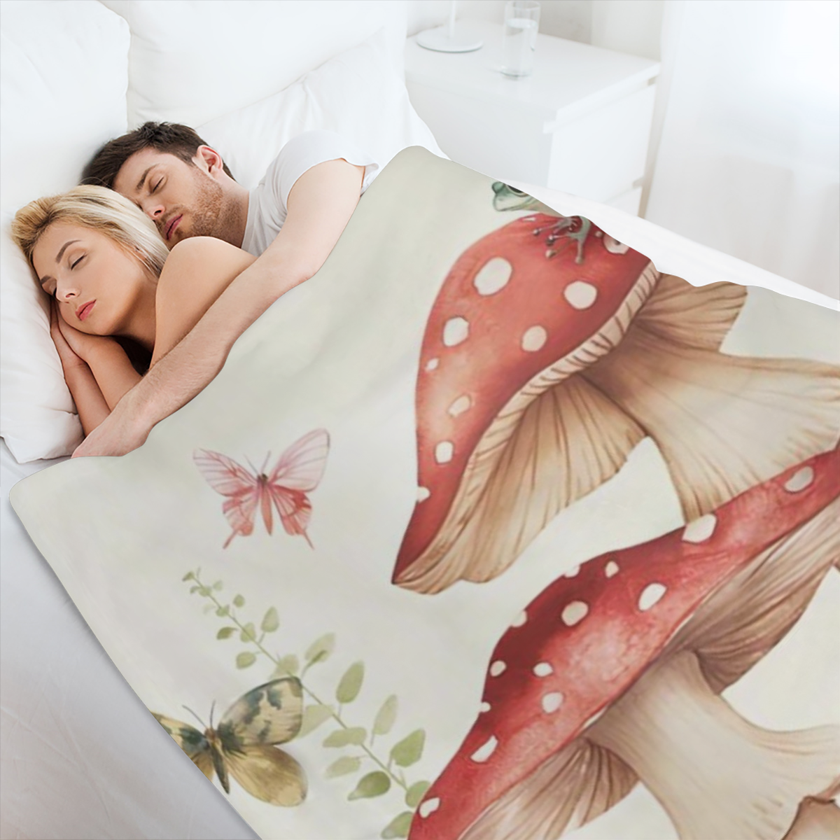 1pc Contemporary Mushroom and Frog Print Flannel Throw Blanket - 100 Polyester, All- Season Cozy Quilted Knit, Soft Warm Home Decor, Travel, Camping Blanket - Ideal Gift for Nature Enthusiasts