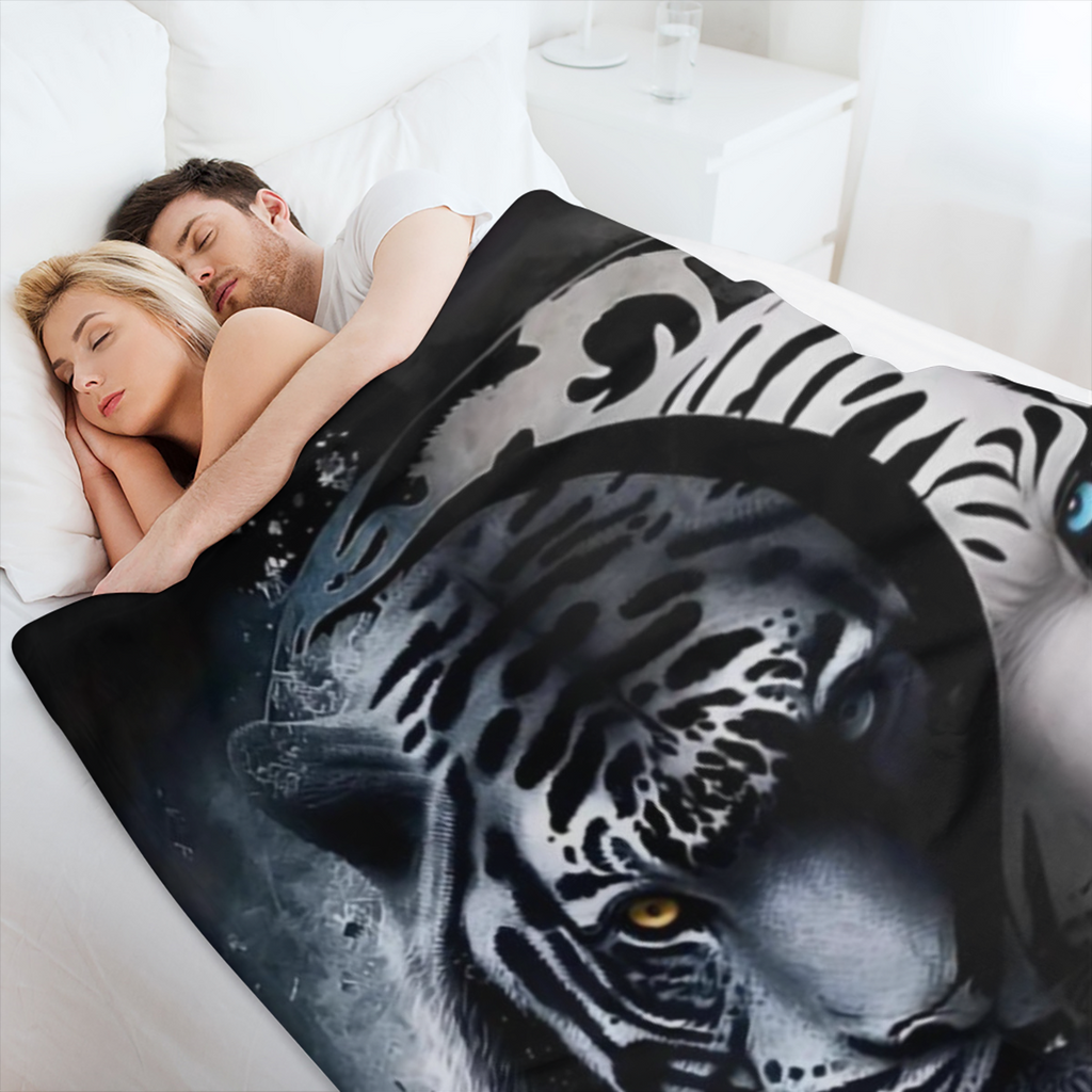 Double-Sided Tiger Flannel Print Blanket, Modern Style Blanket, Soft And Comfortable Blanket, Travel Sofa Bed, Office Home Decoration, Birthday Gift Blanket, Suitable for Boys, Girls, Adults, Availabl
