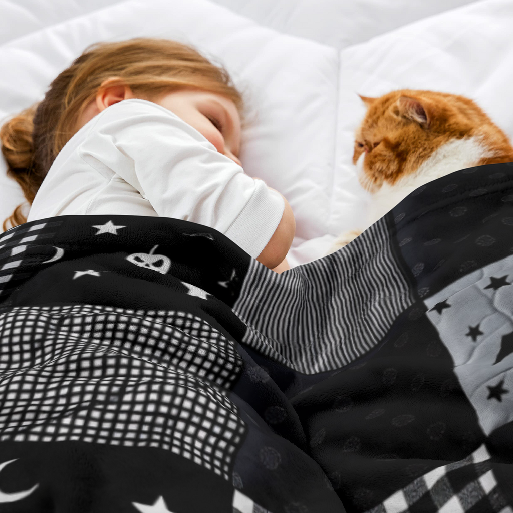 1pc Gothic Patchwork Flannel Throw Blanket - Black & Grey Plaid With Bats, Stars, Hearts & Moon Phases - Soft Plush All-Season Couch Bedspread For Home, Travel, Camping - Machine Washable Cozy Decorat