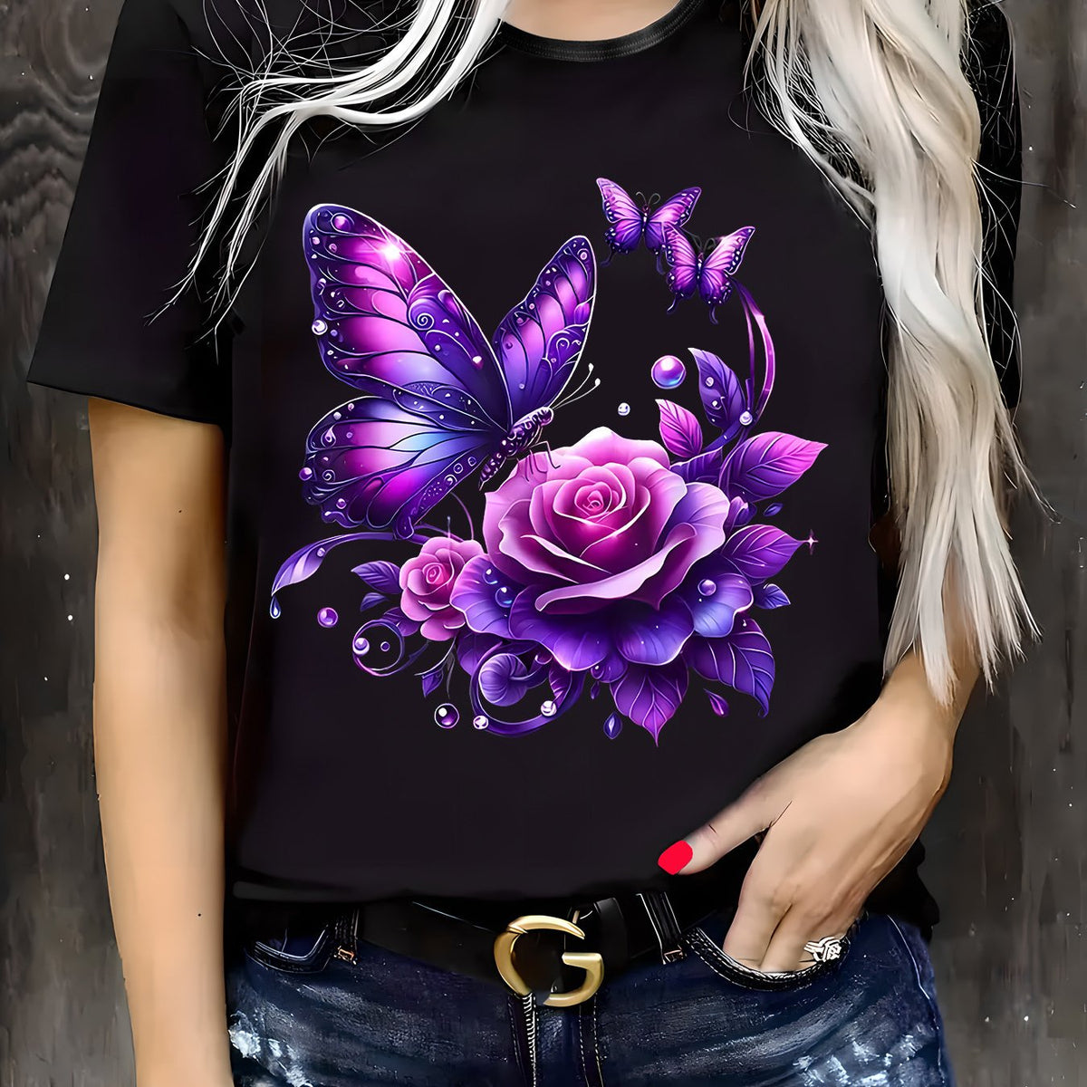 Camiseta de verano para mujer con cuello redondo, diseño clásico y minimalista, elegante y versátil, con estampados florales de mariposas moradas.