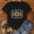 Top Décontracté Femme à Col Rond - T-Shirt Graphique "Live by the Sun Love by the Moon" avec Design Géométrique Soleil & Lune, Manches Courtes Lavable en Machine pour Sorties Plage et Tenue Casual, Tissu Respirant, Style Minimaliste, Matière Douce, Adulte