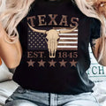 T-shirt graphique à motif crâne de la drapeau du Texas pour femmes - Haut d'été décontracté à manches courtes et col rond avec motif de la drapeau américaine, noir avec texte blanc et emblème du Texas, tissu respirant pour tenue décontractée